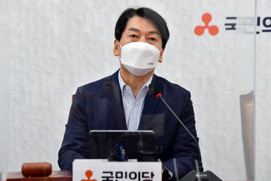 15일 안철수 국민의당 대표가 국회에서 열린 최고위원회의에서 발언하고 있다. 연합뉴스.